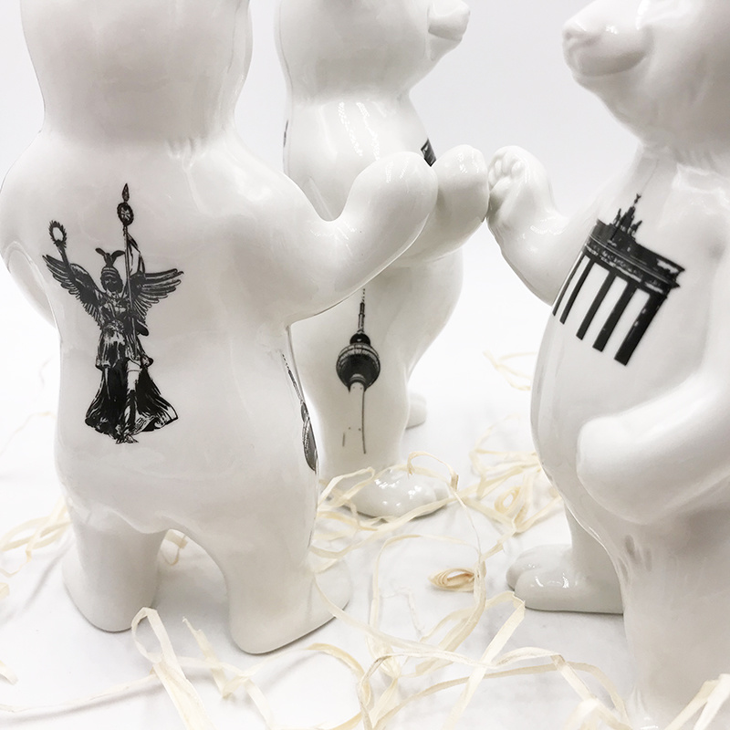 MAGNET-STORIES Porcelain bear from Berlin - With Berlin Tattoos