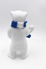 ART-DOMINO® BY SABINE WELZ Ours en porcelaine de Berlin - Avec foulard bleu et blanc