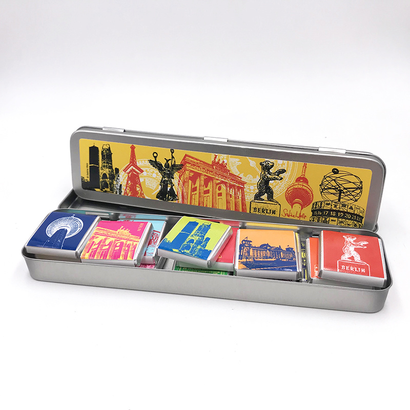 ART-DOMINO® BY SABINE WELZ Chocolate with Berlin motifs in a metal tin