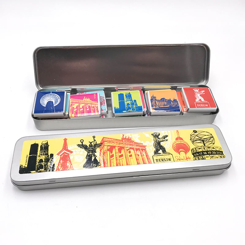 ART-DOMINO® BY SABINE WELZ Chocolate with Berlin motifs in a metal tin