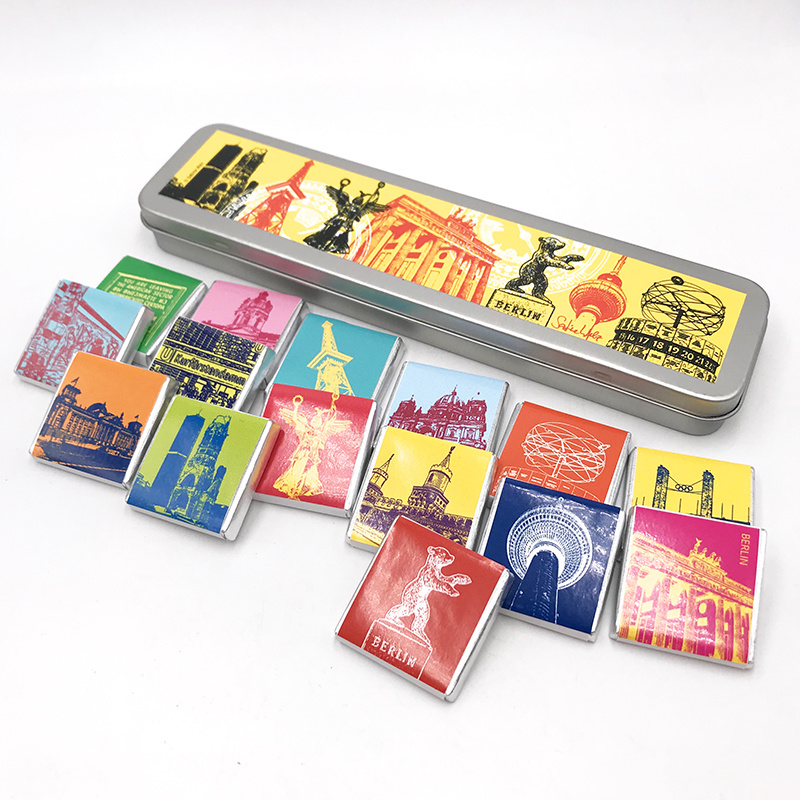 ART-DOMINO® BY SABINE WELZ Chocolate with Berlin motifs in a metal tin