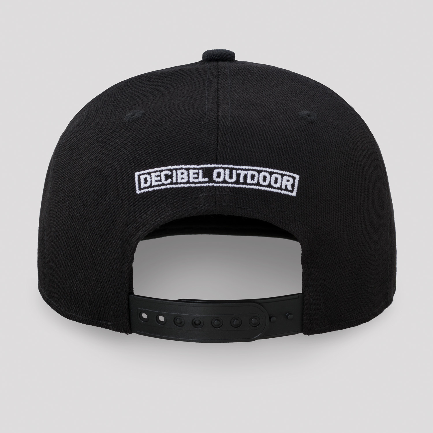Decibel snapback cap black