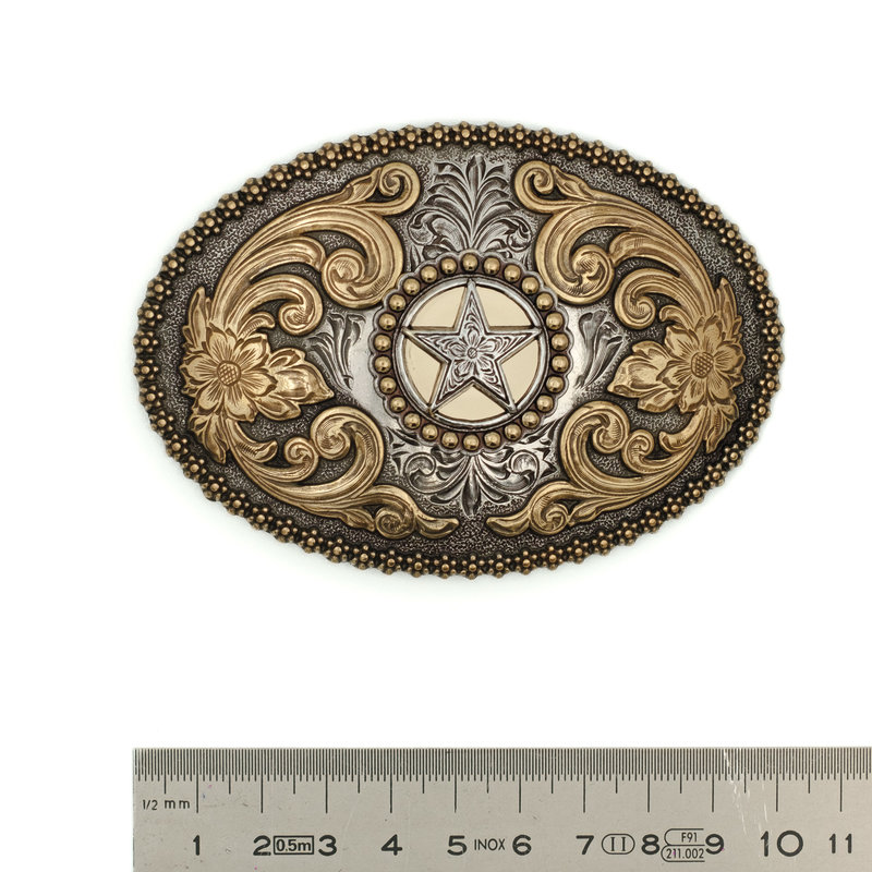 Nocona  Oval buckle with star