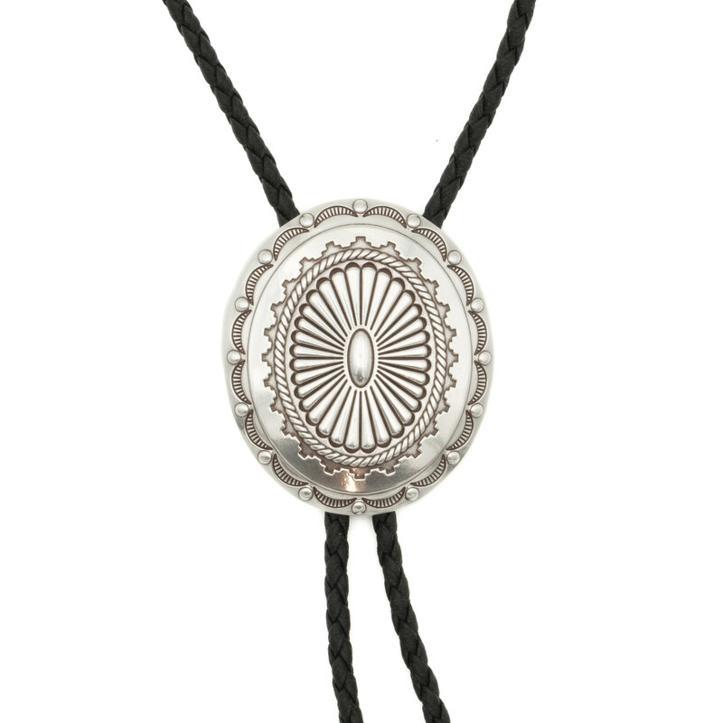 Ovale  bolo tie met bloemmotief