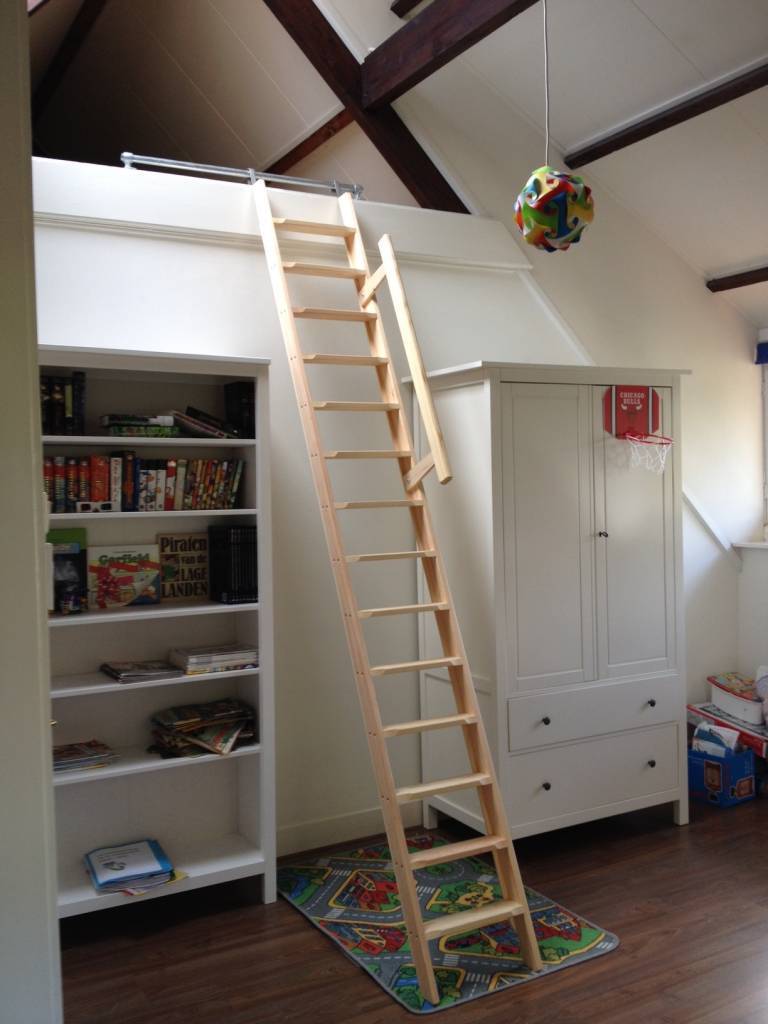 Dachbodentreppe aus Holz