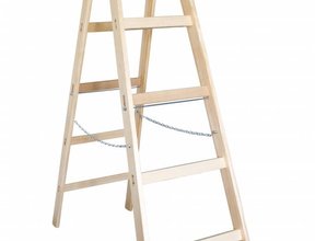 Hölzerne Malertreppe (Arbeitstreppe)