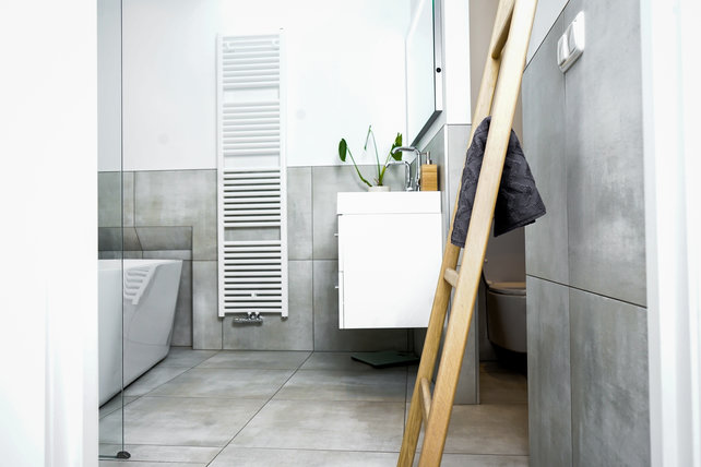 Badezimmerleiter aus Eichenholz natürlich