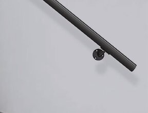 Schwarzes Geländer reinigen