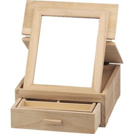 Objekten zum Dekorieren / objects for decorating caja de joyería, hecho de madera para la decoración.