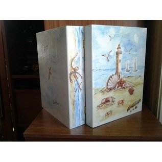 Objekten zum Dekorieren / objects for decorating 1 box in book form in wood