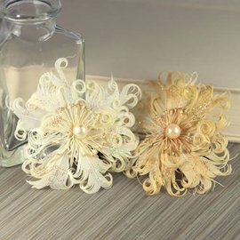 Prima Marketing und Petaloo Prima Marketing, 2 Avorio Cream Feather Flowers Le Coque Pearl