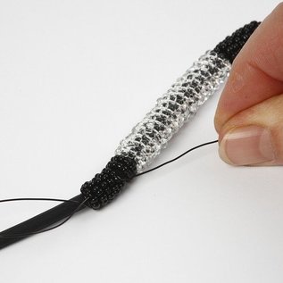 Schmuck Gestalten / Jewellery art Silicon armband met sluiting en stop ringen