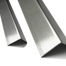 Versandmetall Kit d`economie, corniere de protection inox , pliée trois fois, 40 x 40  x1,5mm longueur 1250 mm surface brossè en grain 320
