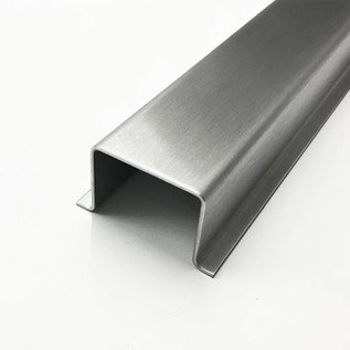 -Sonder-Hutprofil aus 1mm Edelstahl, gebürstet Korn 320, a und b 20mm c30mm  L= 600mm eine Stirnseite geschlossen ( geschweißt und gebeizt)