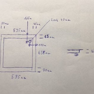 Versandmetall Speciale roestvrijstalen douchebak, douchebak {R3A} 1,5 mm omlopende rand volgens schets, INSIDE uitsparing K320, buitenafmetingen inclusief rand 635 mm x 595 mm, 1 afvoergat volgens schets, 80 mm hoogte