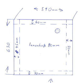 Versandmetall Speciaal - RVS douchebak, douchebak { R3A } 1,5mm, BINNENKap K320, afmetingen inclusief rand: 590x630mm, binnendiepte 80 mm, omtrekrand volgens schets, afvoer volgens schets