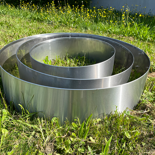 Versandmetall Anneau de plantation en 2 parties en acier inoxydable (V2A), diamètre 940 mm, bordure de pelouse ronde avec pli, anneau pré-courbé en demi-coque, hauteur 20 cm
