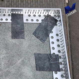 Versandmetall Petite bande de gravier - aluminium Al99.5 - perforée - pliée à 90 °