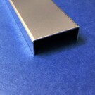 Versandmetall RESTERENDE VOORRAAD [ A1 ] Aluminium U-profiel 2,0 mm axcxb 45x50x45mm lengte 1000mm, Al99.5 ruw, één zijde met beschermfolie
