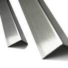 Versandmetall Set aus 1,5mm Edelstahl, K320,  40 Stück Kantenschutzwinkel 3-fach gek. 50 x 50 mm Länge 1500 mm, Zuschnitte: 18x  400x1.500mm  12x  860x1.500mm   4x  780x1.500mm  2x  800x1500mm  2x  880x1.500 mm  2x  1.000x1.500mm