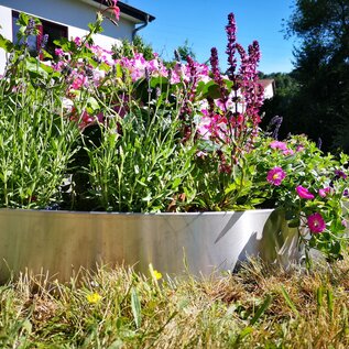 Versandmetall 2- teiliger Edelstahl ( V2A ) Pflanzring, Durchmesser 1260mm, Rasenkante Rund mit Falz, Ring als Halbschale vorgebogen Höhe 20 cm