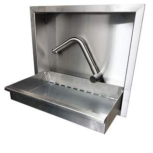 Versandmetall Edelstahl-Klappwaschbecken 490 × 300 mm, zweiteilig, Materialstärke 1,5 mm. Außenfläche der Wanne mit Schliff, Einbauteil innen fein geschliffen K320. Lieferung ohne Wasserhahn.