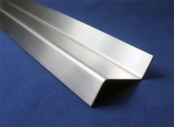 Profilé en U en aluminium à 2 plis, surface sélectionnable acheter à  Versandmetall - ISOMAET GmbH & Co. KG