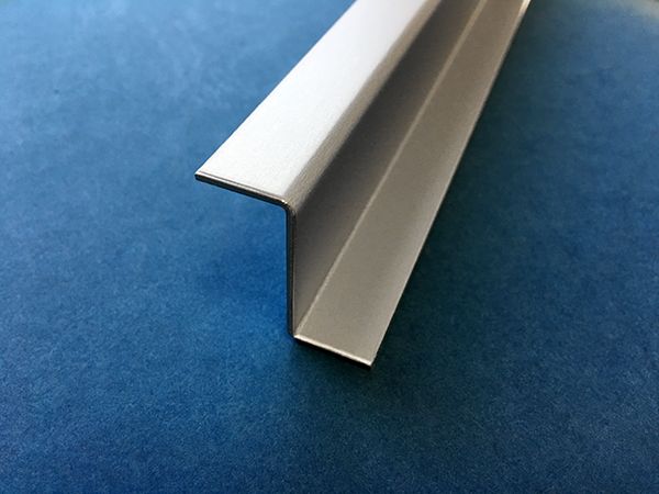 Z-Profil aus Aluminium 2-fach gekantet, Oberfläche auswählbar von