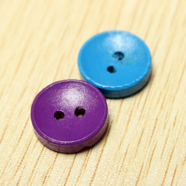 Отверстие для пуговицы. Цветные пуговицы. Отверстие для пуговицы. Пуговица с двумя дырками. Цветные пуговицы.