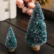 Miniatur-Baum Mit Schnee