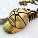 Quarz-Tasche Mit Kette In Form Von Baseball-Cap Beobachten