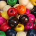 Farbige Holzperlen (100 Stück)