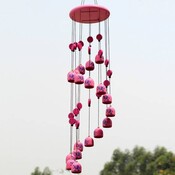 Wind Chimes Of Metal In Der Farbe Rosa