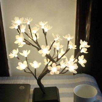 LED-Lampen-Baum Mit Blüten