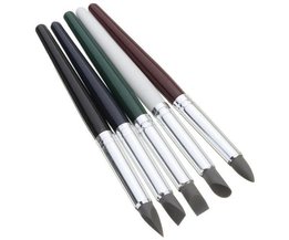 Set Mit Werkzeugen Für Die Bearbeitung Von 5 Tonstücken Set Mit Werkzeugen Für Die Bearbeitung Von 5 Tonstücken