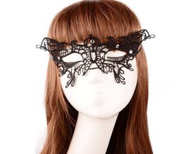 Schwarze Spitze-Schmetterlings-Maske Mit Kristalldekoration