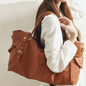 Handtasche Aus Leder Mit Riemen Handtasche Aus Leder Mit Riemen