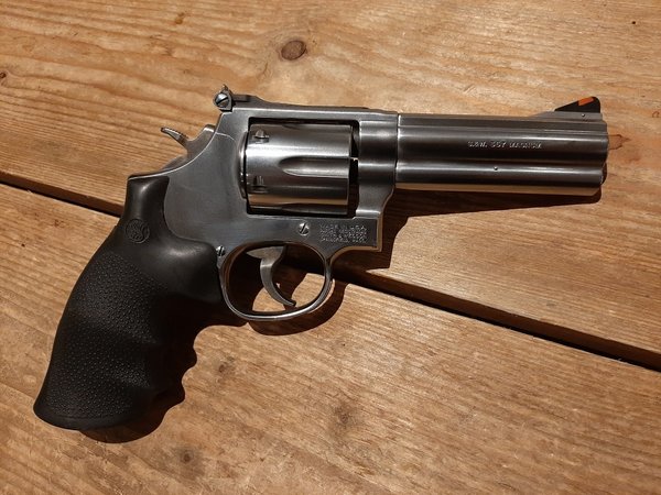 Smith & Wesson Smith & Wesson 686-5 .38/.357 - Ocassion Smith & Wesson Smith & Wesson 686-5 .38/.357 - Ocassion