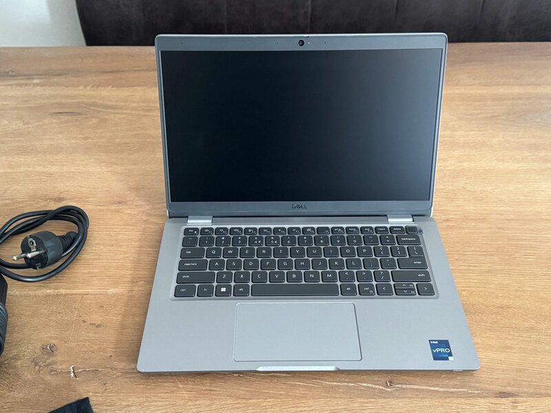 Dell Dell Inc.	Latitude 5330	0B02	FXJSPL3	13.2"	QWERTY	12th Gen Intel(R) Core(TM) i5-1245U		16384	512	NVMe