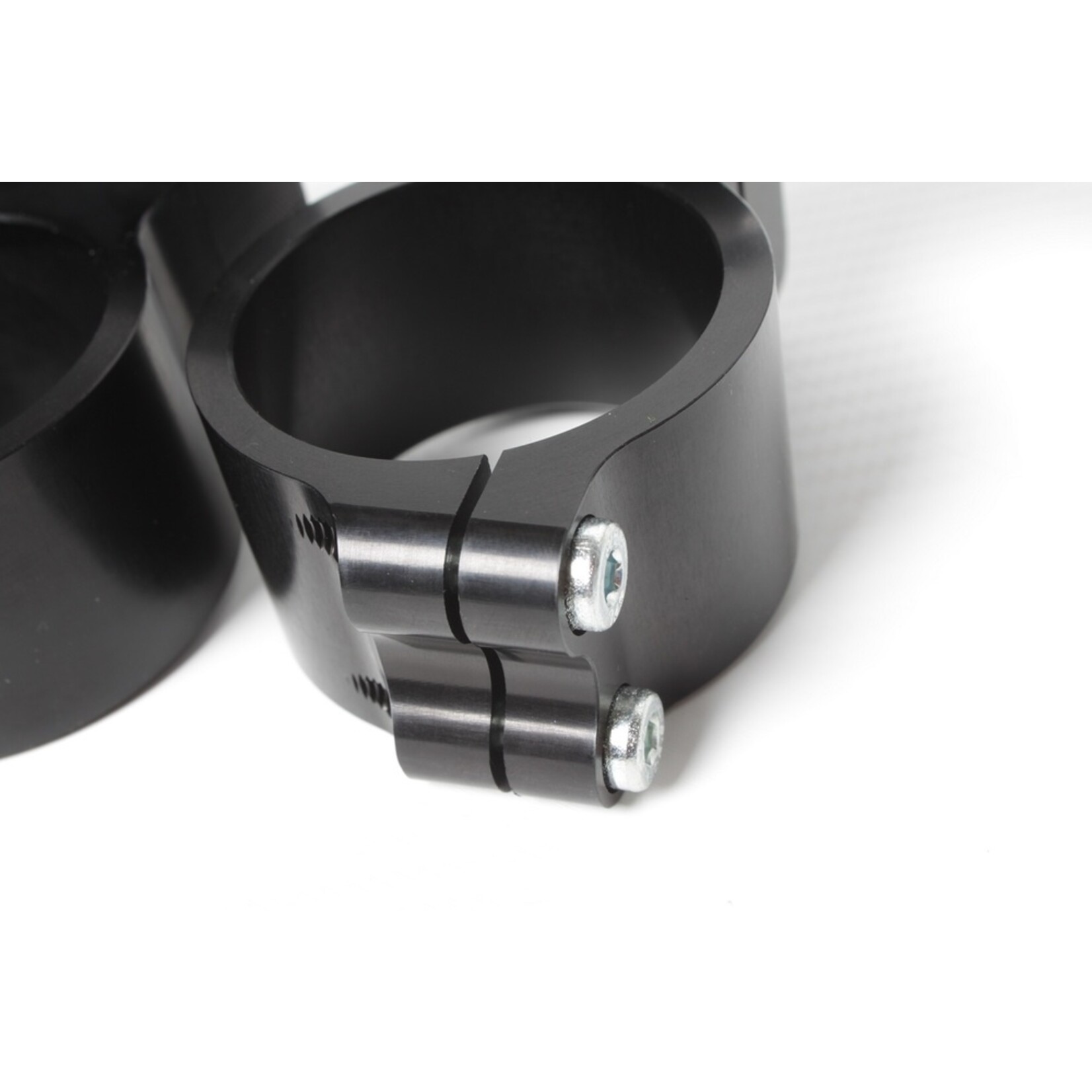 PP Tuning Clip-Ons Handlebars 52mm Type Verhoogd (Raised) 28mm Zwart Geanodiseerd