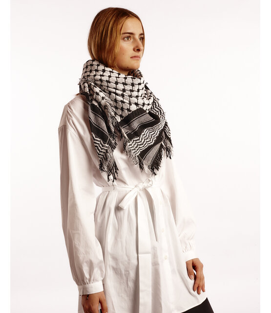 Izuskan grote sjaal geweven in twee kleuren jacquard Izuskan grote sjaal geweven in twee kleuren jacquard