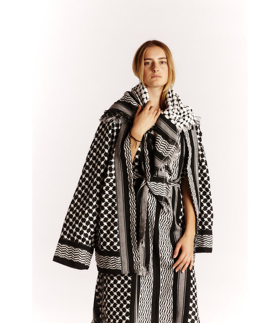 Izuskan grote sjaal geweven in twee kleuren jacquard Izuskan grote sjaal geweven in twee kleuren jacquard