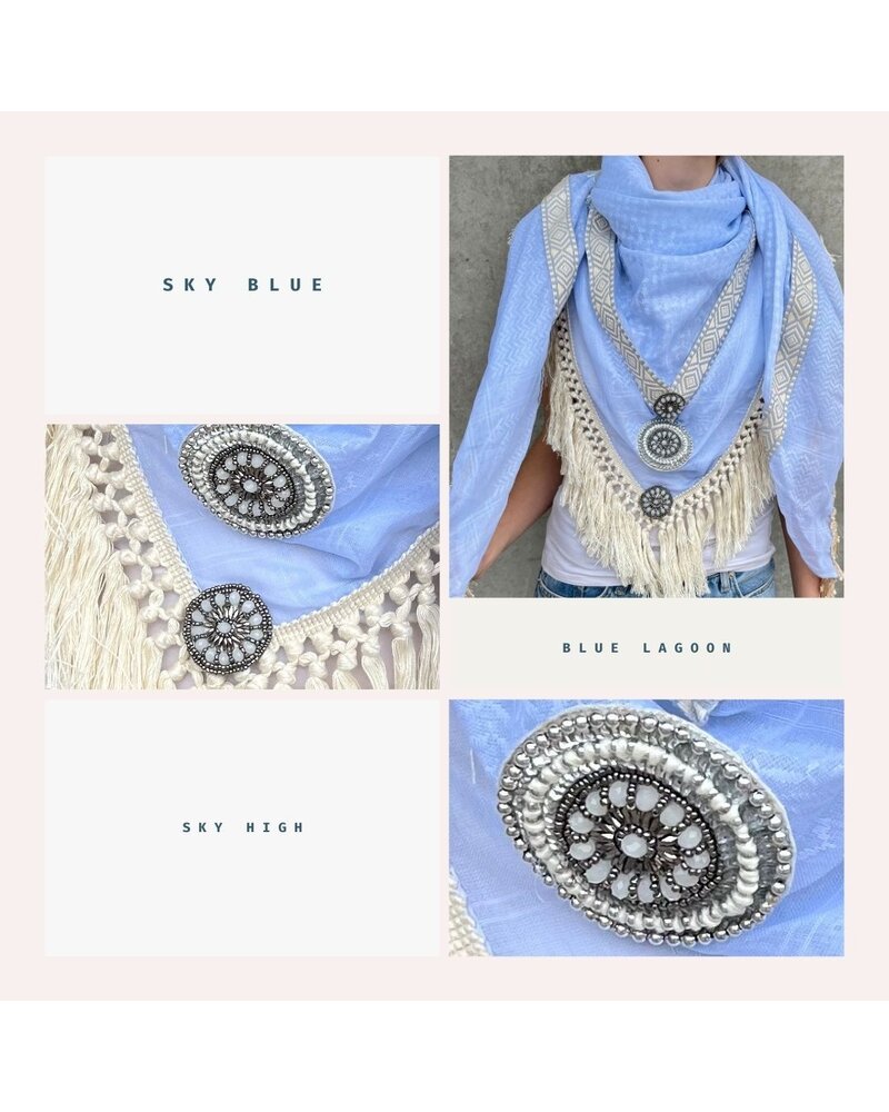 Izuskan Izuskan scarf  model SEA LA VIE