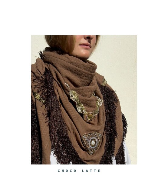 Izuskan scarf  model AMOUR