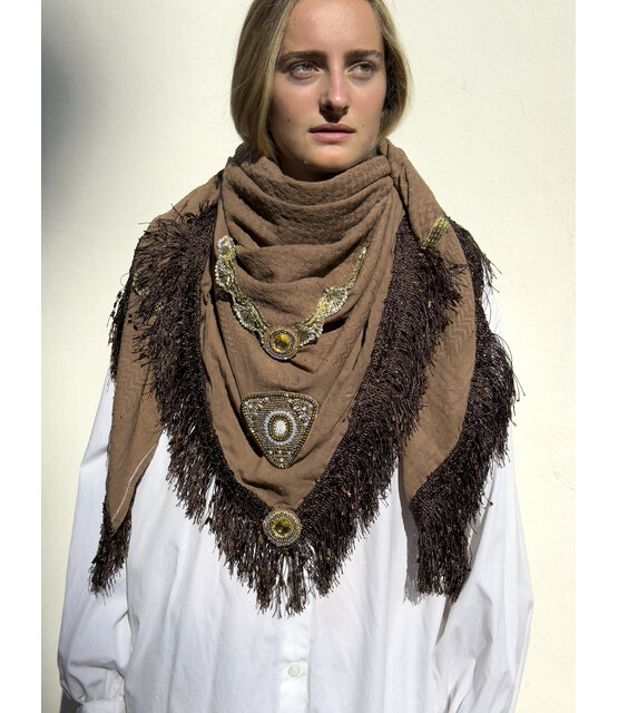 Izuskan scarf  model AMOUR