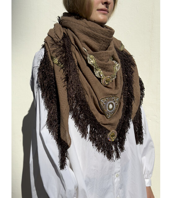 Izuskan scarf  model AMOUR