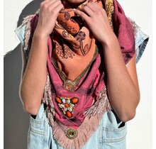 Pañuelo Izuskan modelo Madame de Rosa