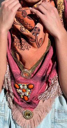 Limited scarf Madame de Rosa