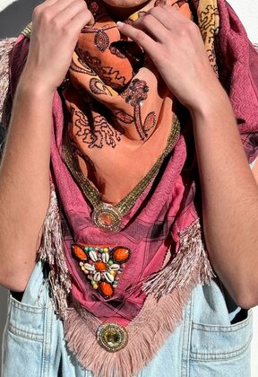 Limited scarf Madame de Rosa
