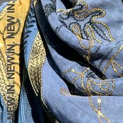 Izuskan scarf  model  Madame de Rosa